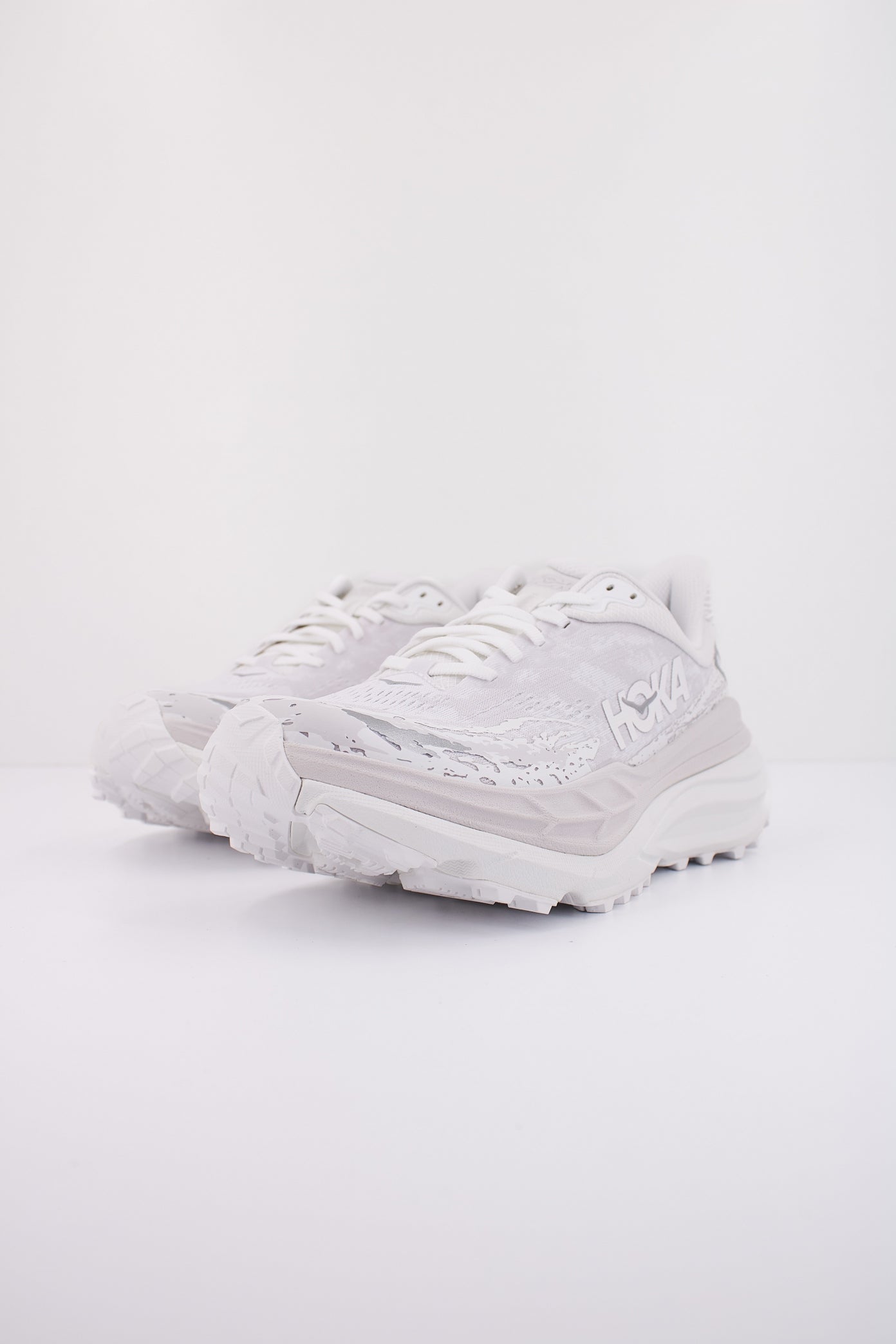 HOKA STINSON  en color WWH  (2)