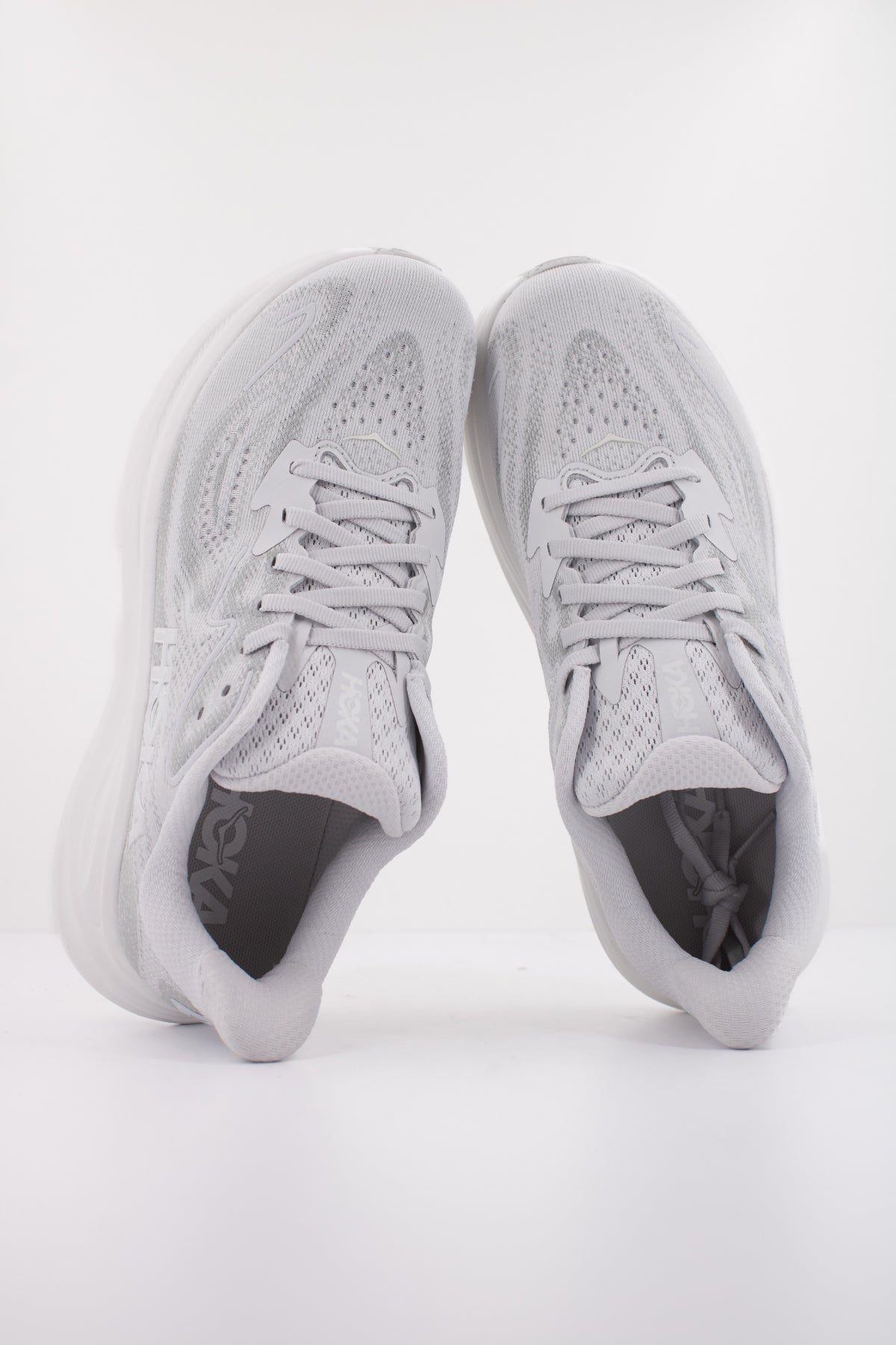 HOKA W CLIFTON  en color CRD  (3)