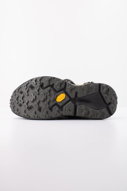 HOKA HO ZAPATILLA  en color BHL  (5)