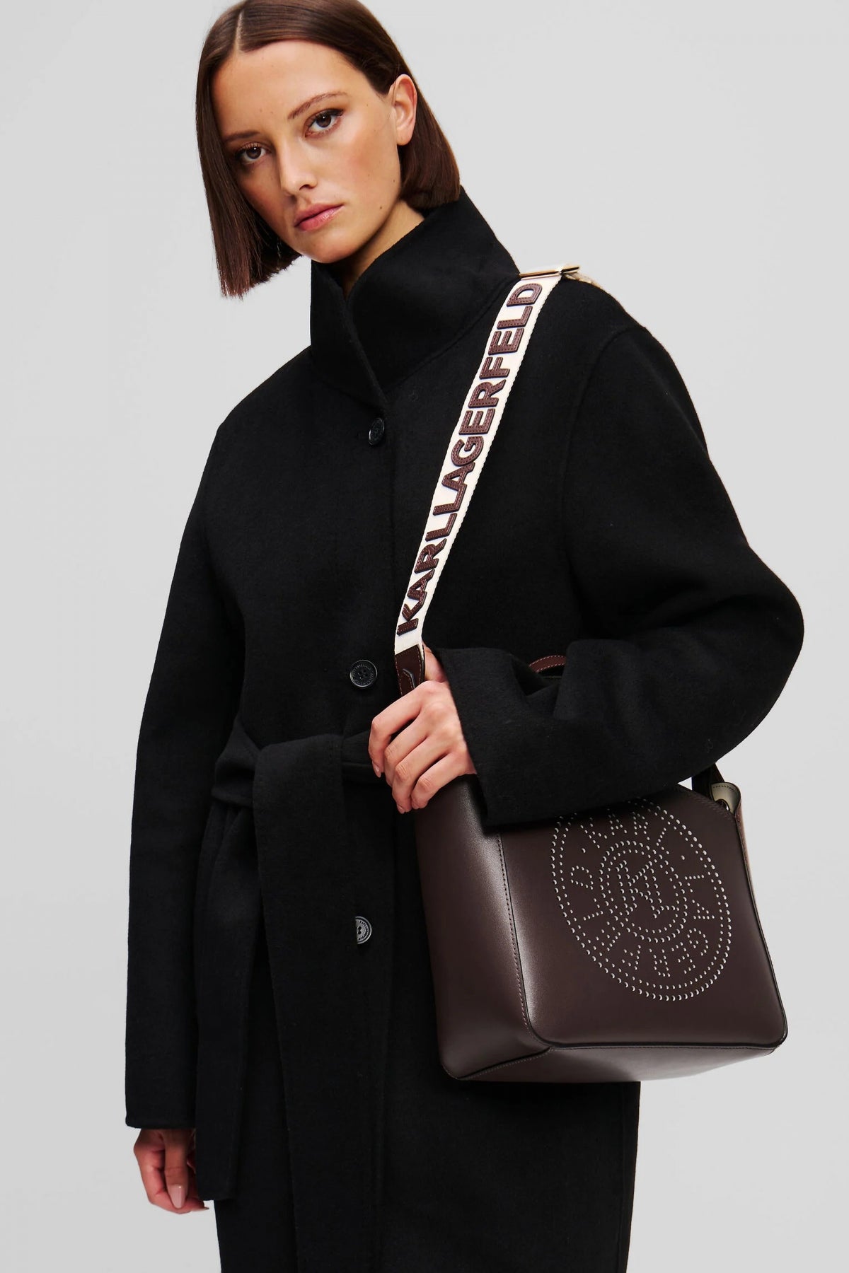 KARL LAGERFELD  K/CIRCLE en color A DARK  (4)