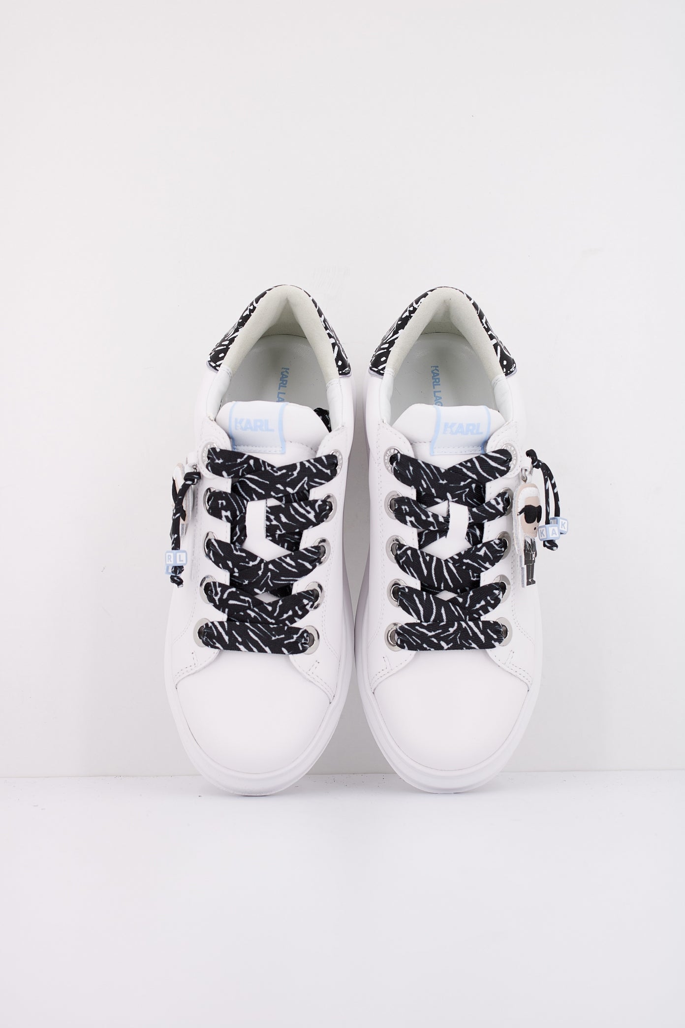 KARL LAGERFELD KAPRI KEYCHAIN en color  WHTBLC  (3)