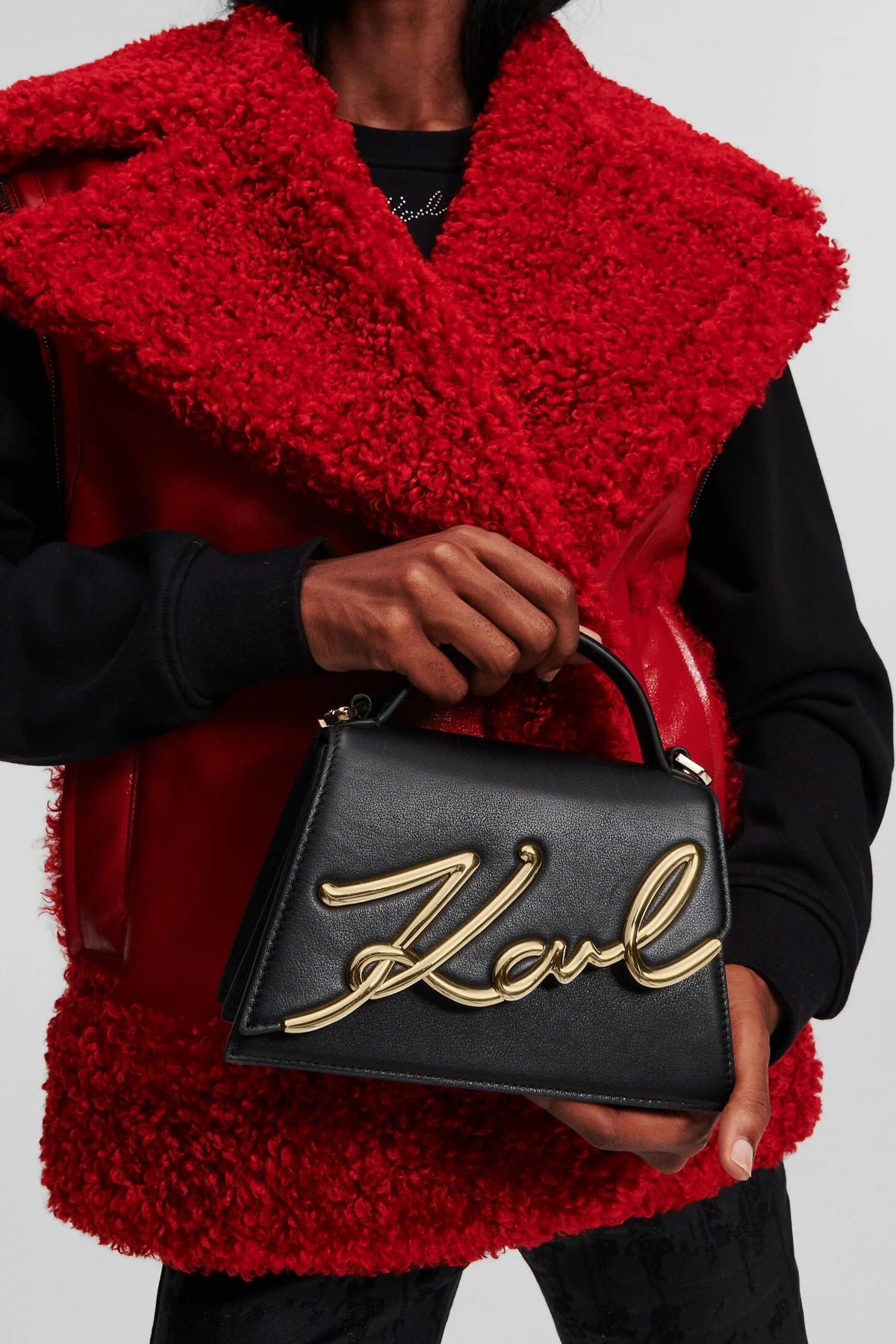 KARL LAGERFELD K SIGNATURE . SM C en color BLKGLD  (4)