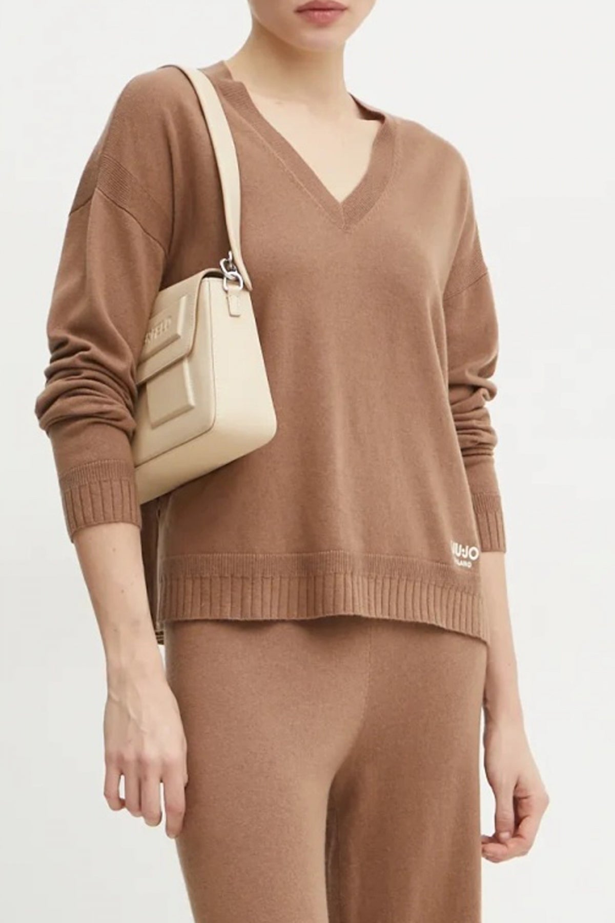 KARL LAGERFELD IKON K SOFT SHOULDER en color TRNCBG  (4)