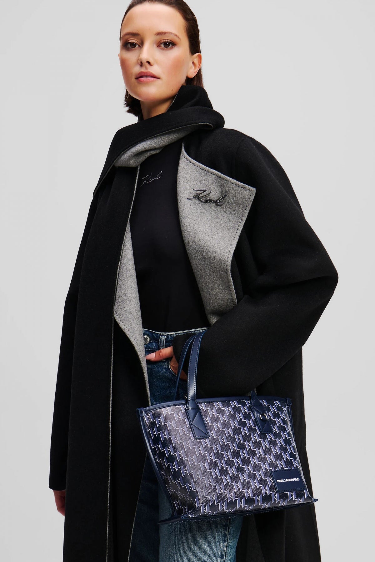 KARL LAGERFELD VOYAGE SM TOTE en color NVYBLE  (4)