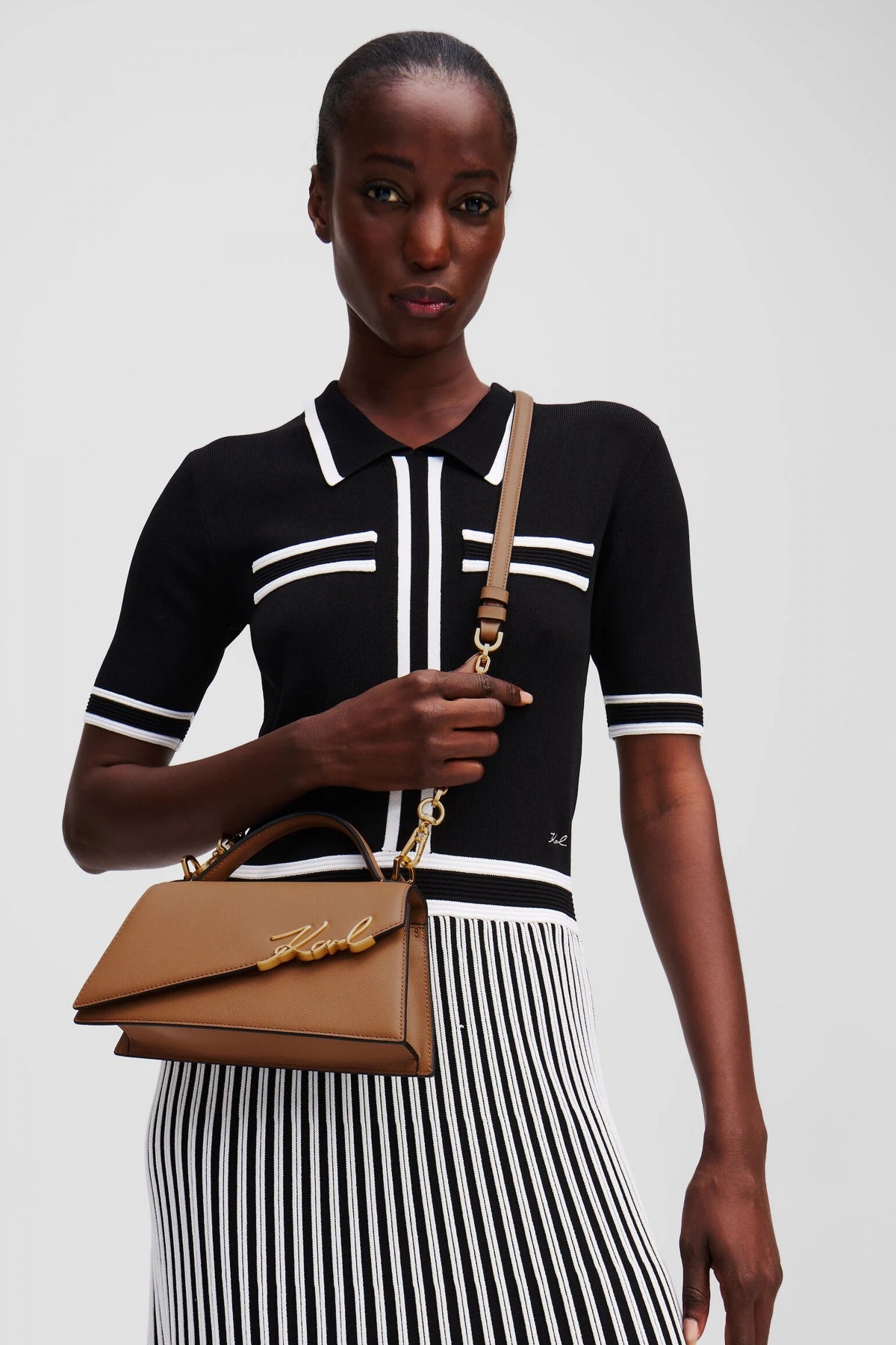 KARL LAGERFELD SIGNATURE SLIM CROSS en color TERRA  (4)