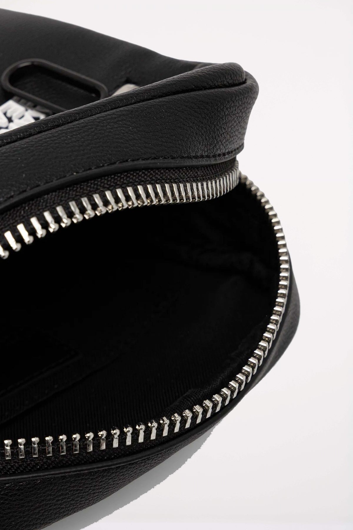 KARL LAGERFELD KLJ ESSENTIAL GRAINY en color BLACK  (4)