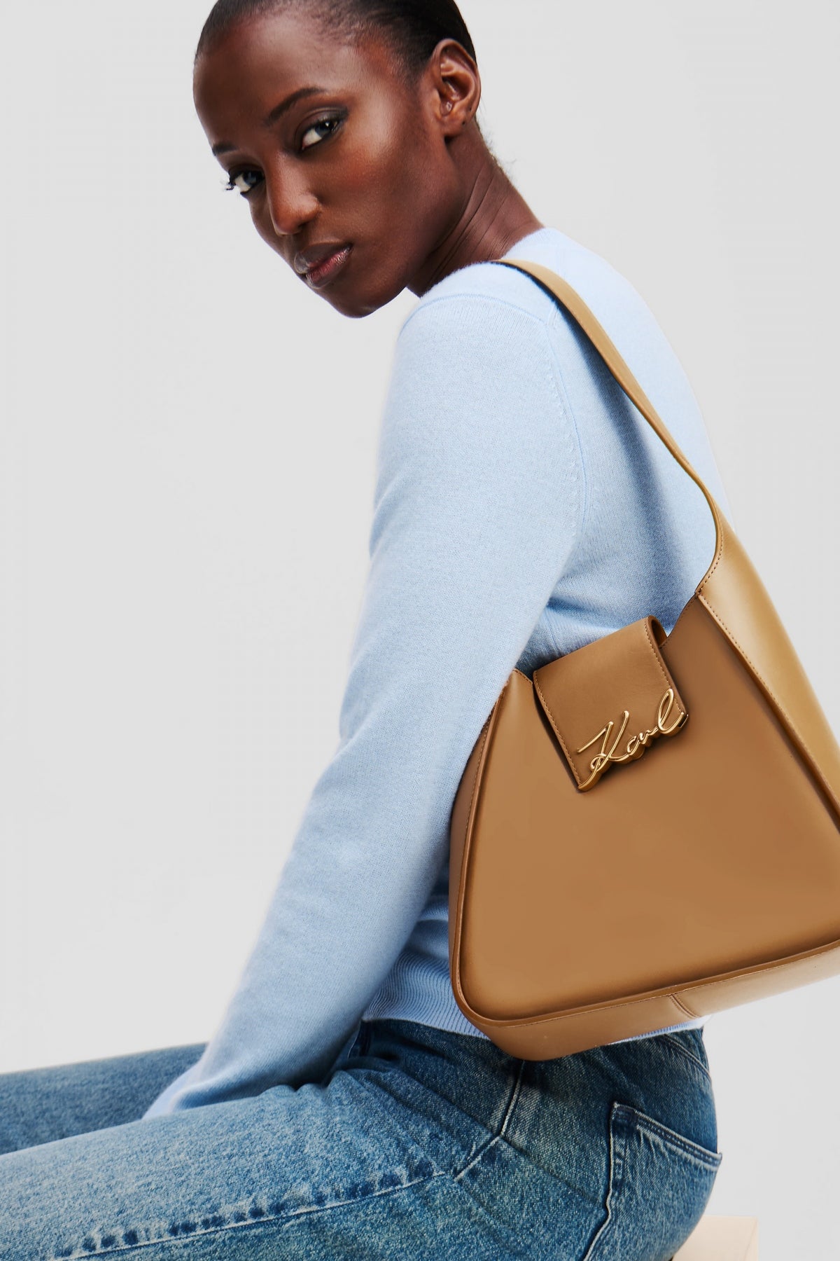 KARL LAGERFELD K SIGNATURE HOBO en color CARAMEL  (4)