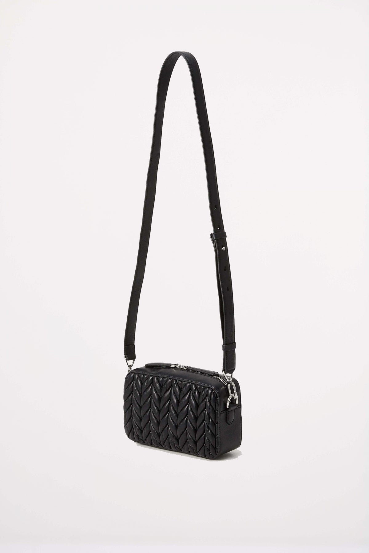 KARL LAGERFELD K WEAVE CAMERA BAG en color BLKNKL  (2)