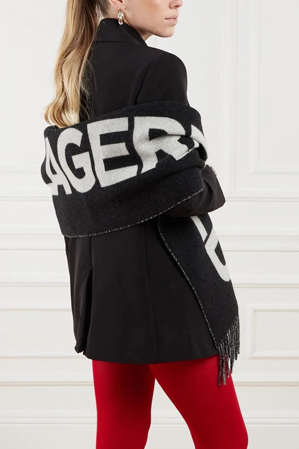 KARL LAGERFELD K ESSENTIAL SCARF en color BLACK  (3)