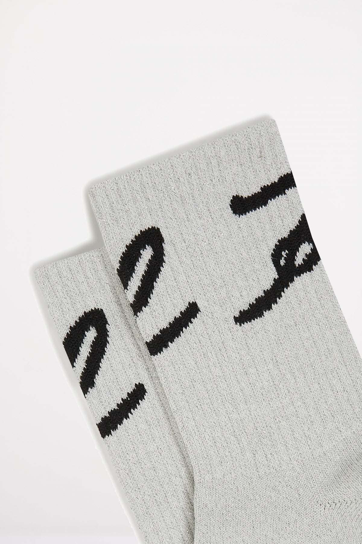 KARL LAGERFELD SIGNATURE LUREX SOCK en color CRMBLK  (2)