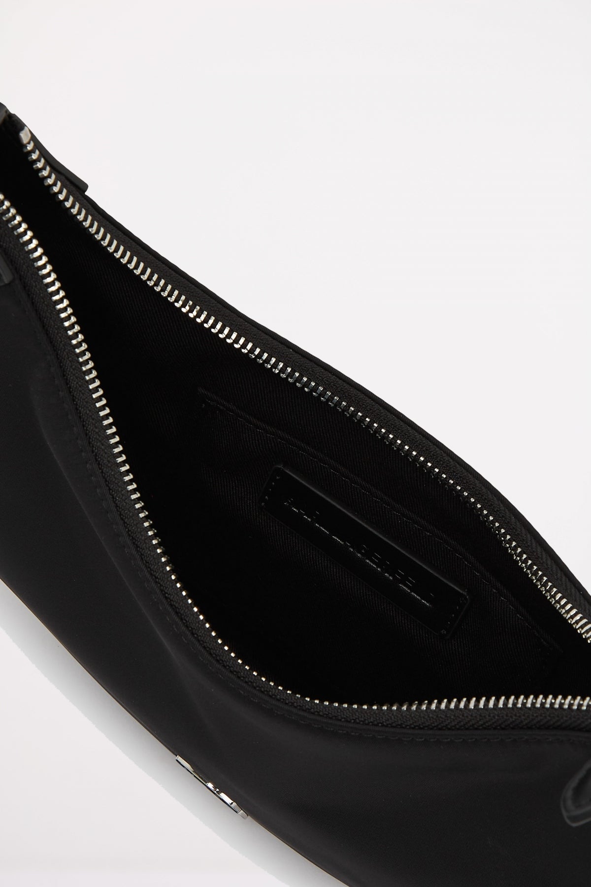 KARL LAGERFELD IKON NYLON HALFMOON  en color BLACK  (3)
