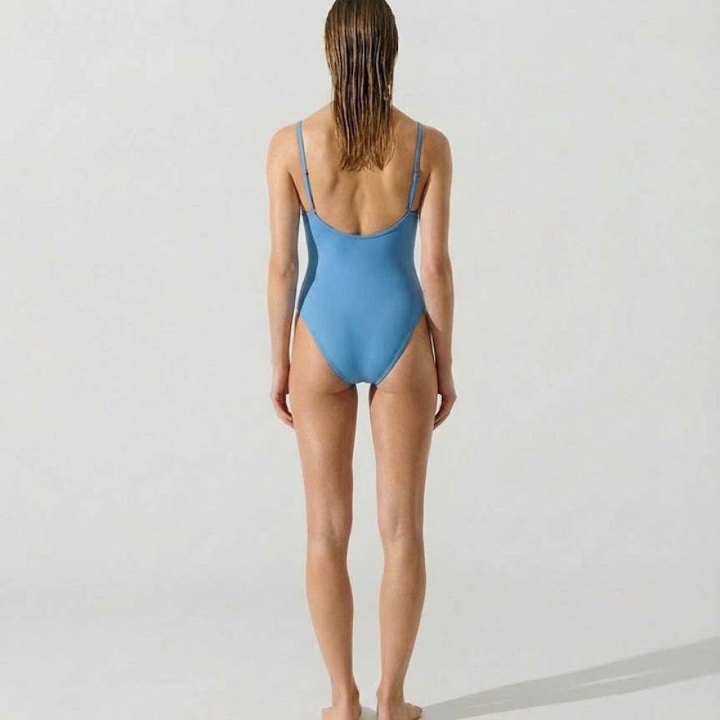 KARL LAGERFELD  CHEEKY SWIMSUIT  en color SLRBLU  (5)