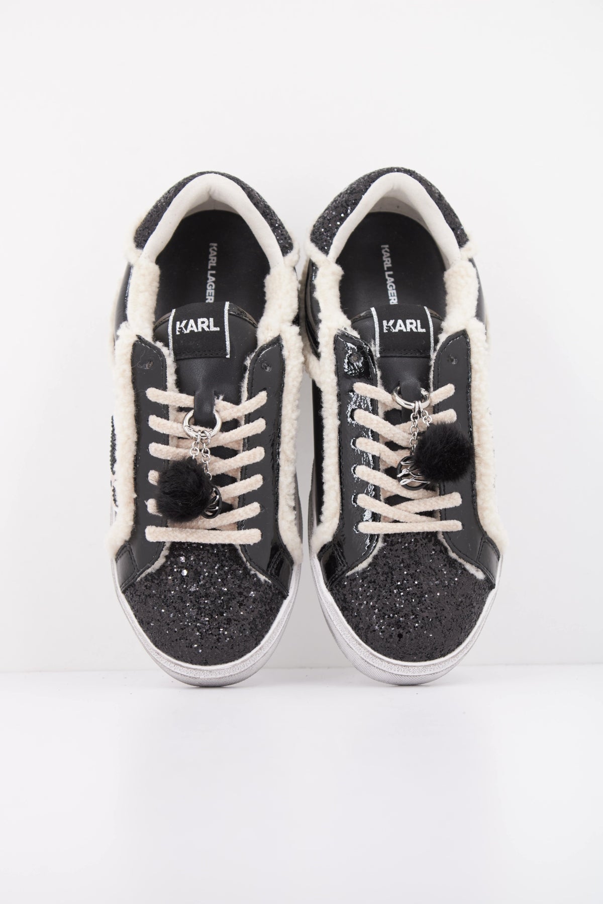 KARL LAGERFELD SKOOL IKONIC PEEP LI en color BLK  (3)