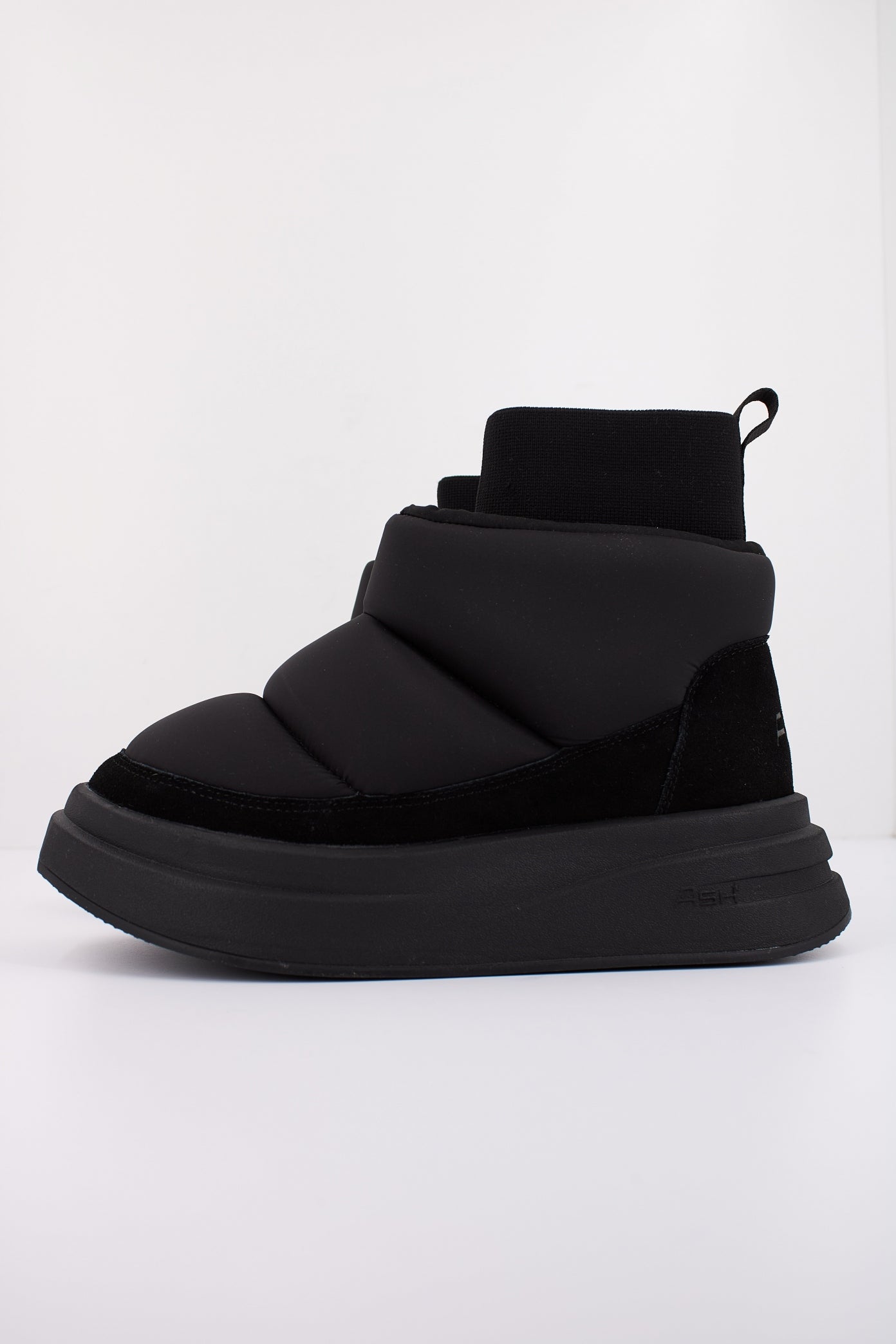 ASH INDOOR en color BLACK  (1)