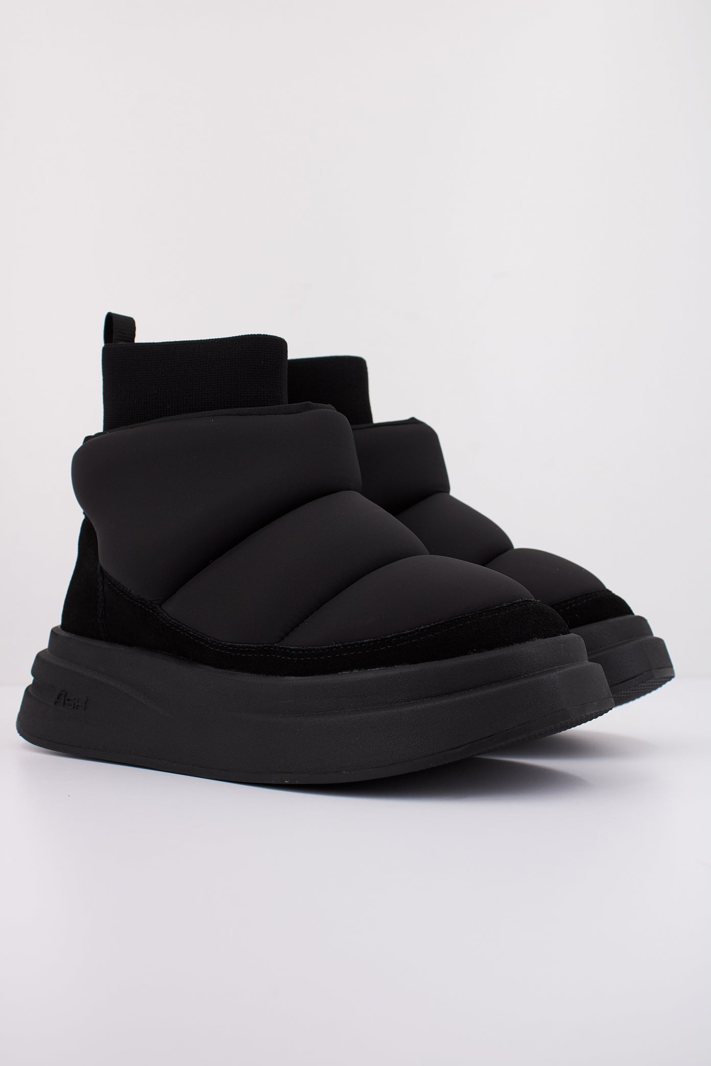 ASH INDOOR en color BLACK  (2)