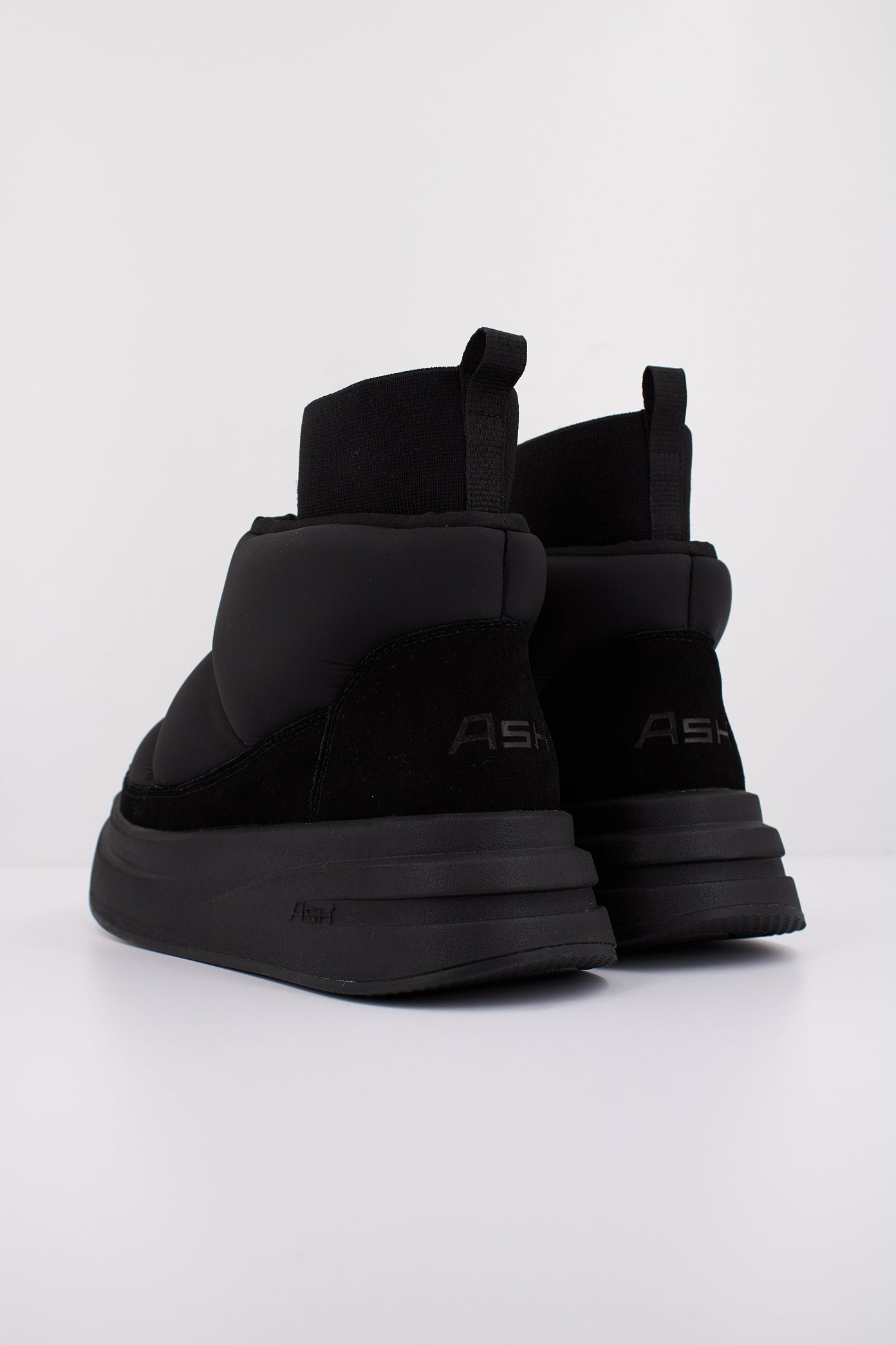 ASH INDOOR en color BLACK  (4)