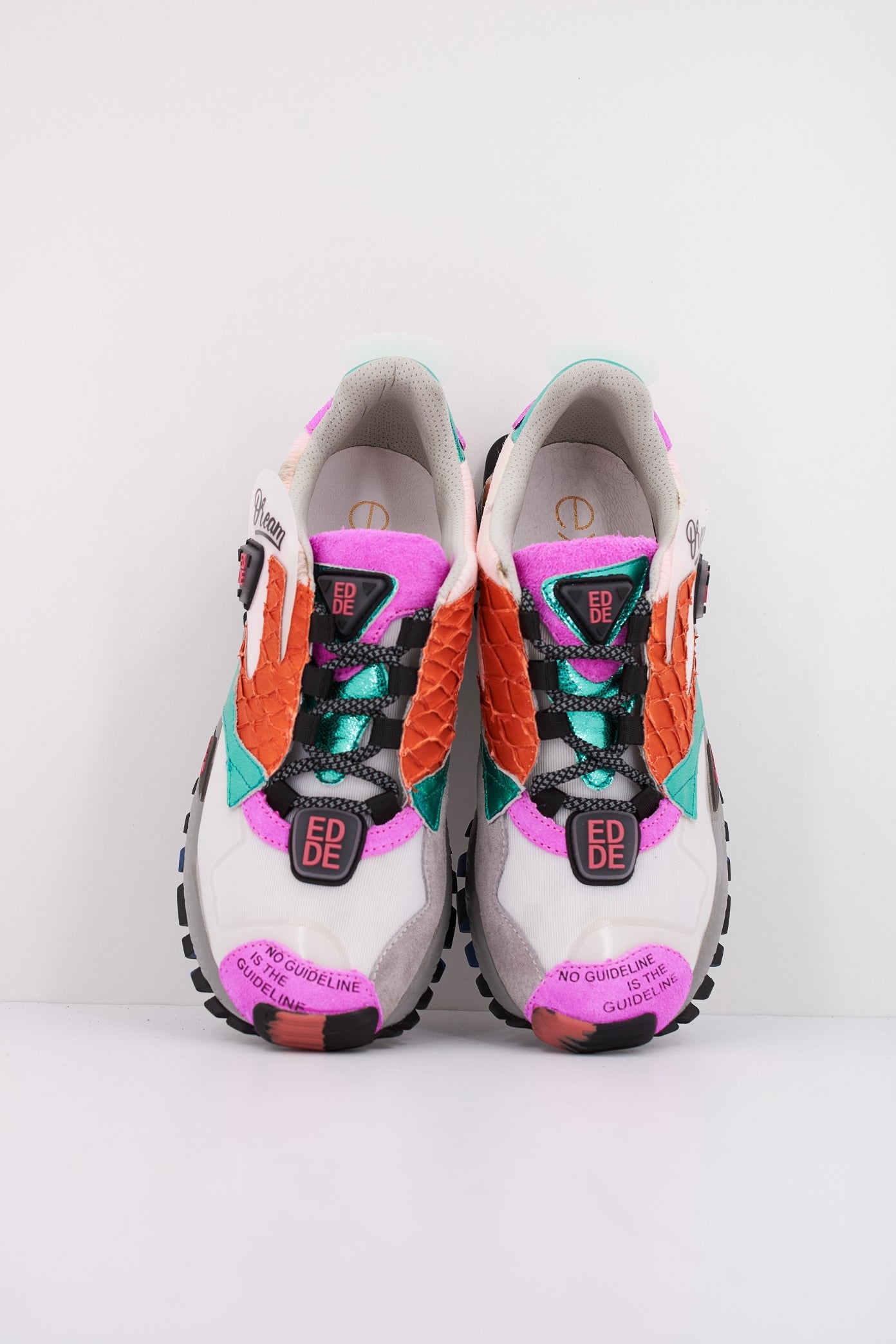 EXÉ  E en color FXAWHT  (3)