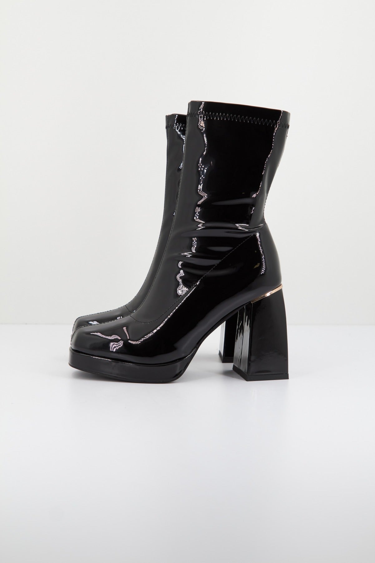 EXÉ T ME en color BLACK  (1)