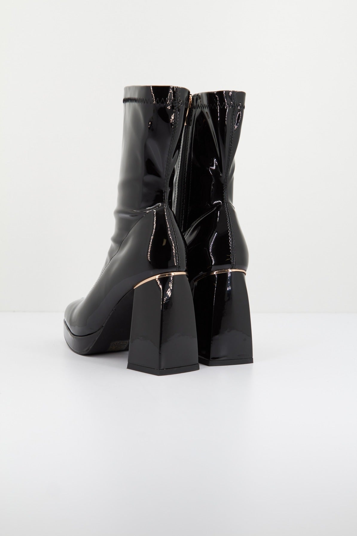 EXÉ T ME en color BLACK  (3)