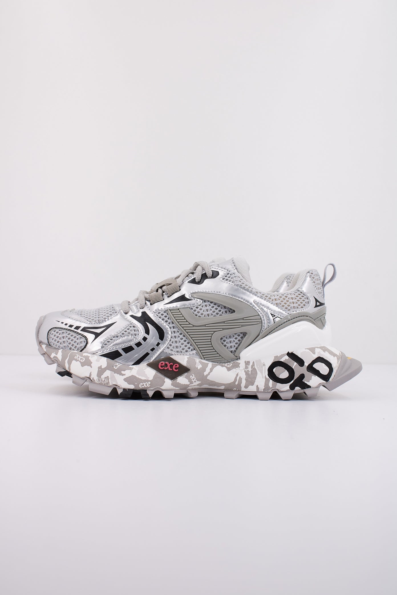 EXÉ  E en color GREY  (1)