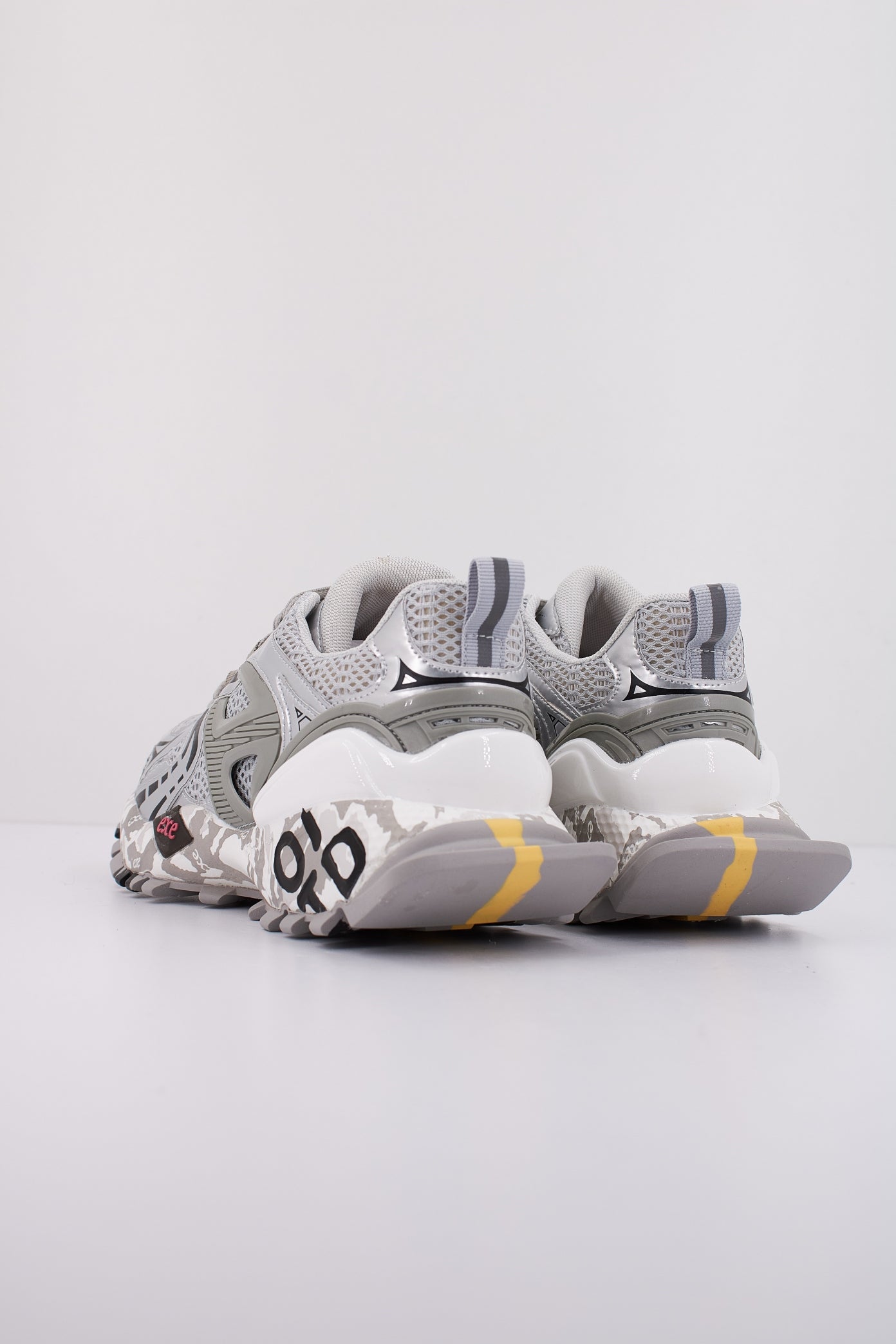 EXÉ  E en color GREY  (4)