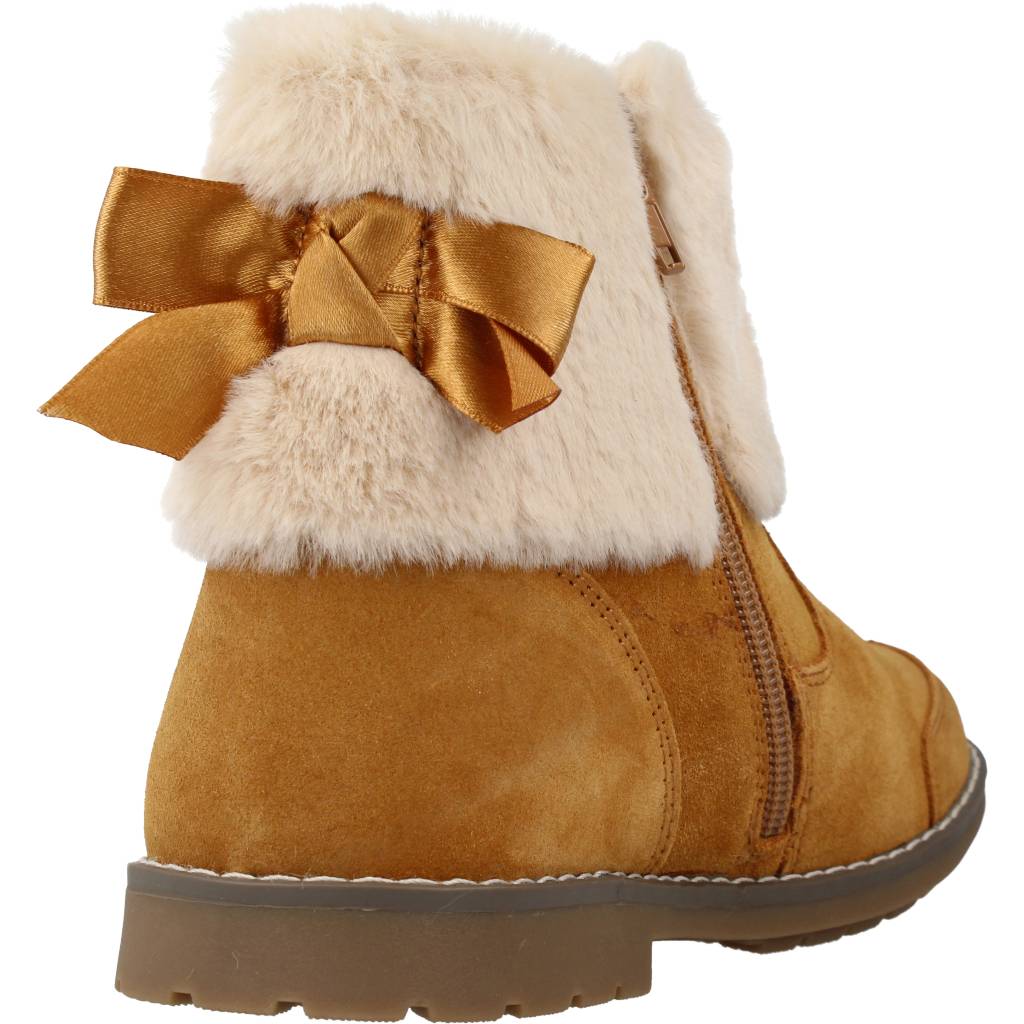 SOFIA PERALTA   en color CAMEL  (3)