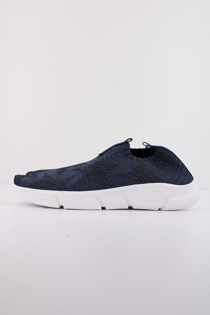 GEOX  J ARIL GIRL en color C  (1)