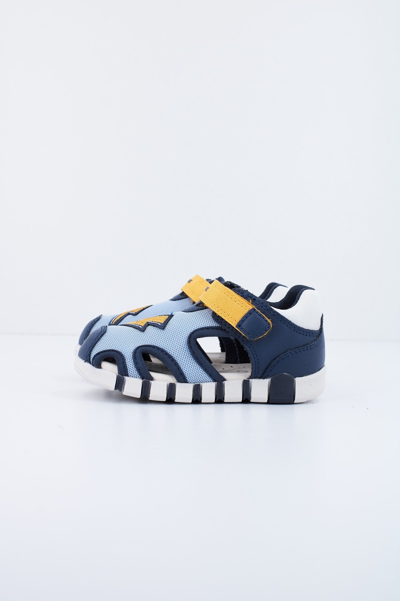 GEOX B SANDAL IUPIDOO B en color CBV  (1)