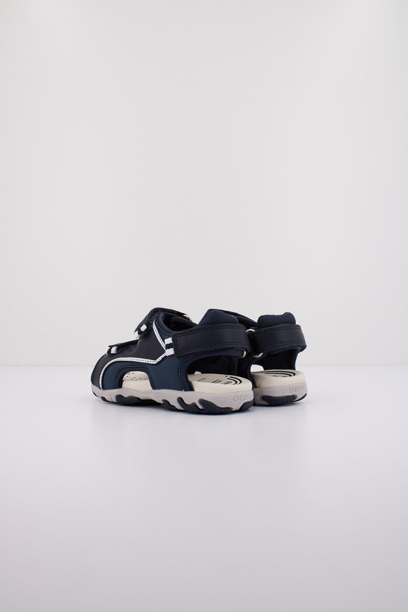 GEOX B SANDAL FLAFFEE BOY en color C  (3)