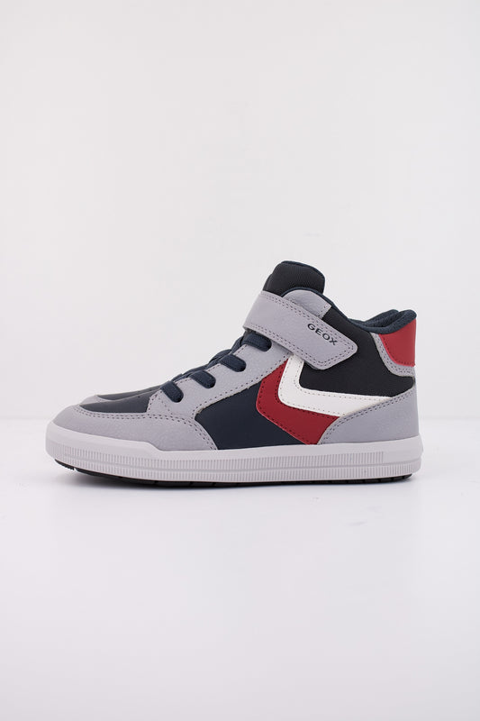 GEOX J ARZACH en color C  (1)