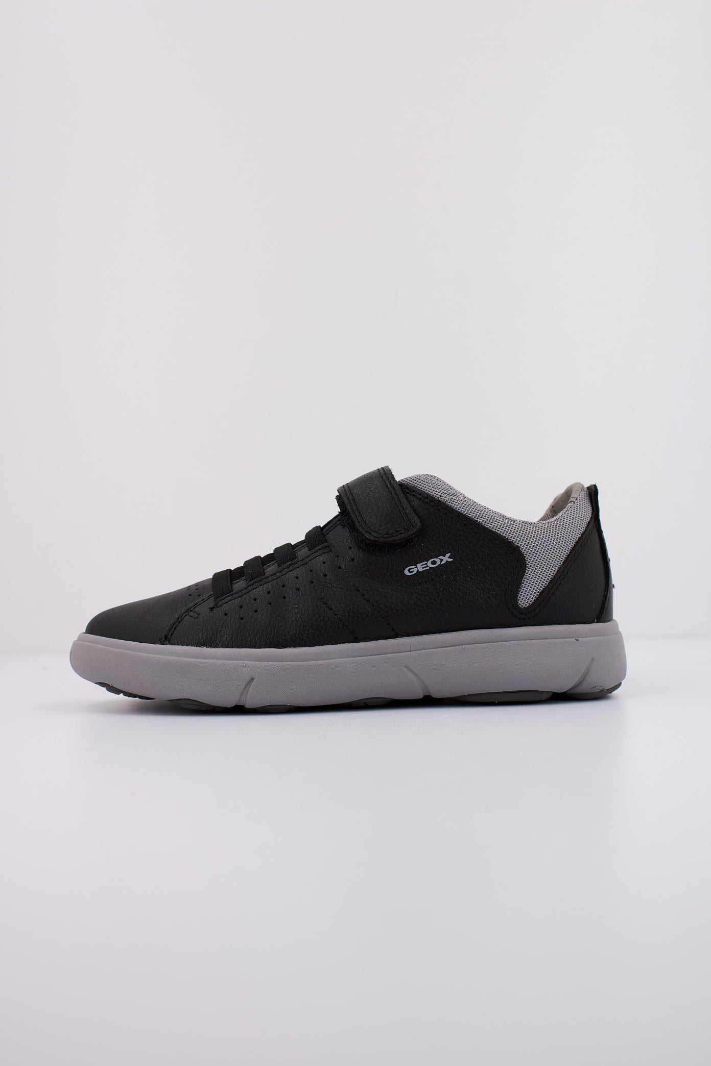 GEOX  J NEBCUP BOY en color C  (1)