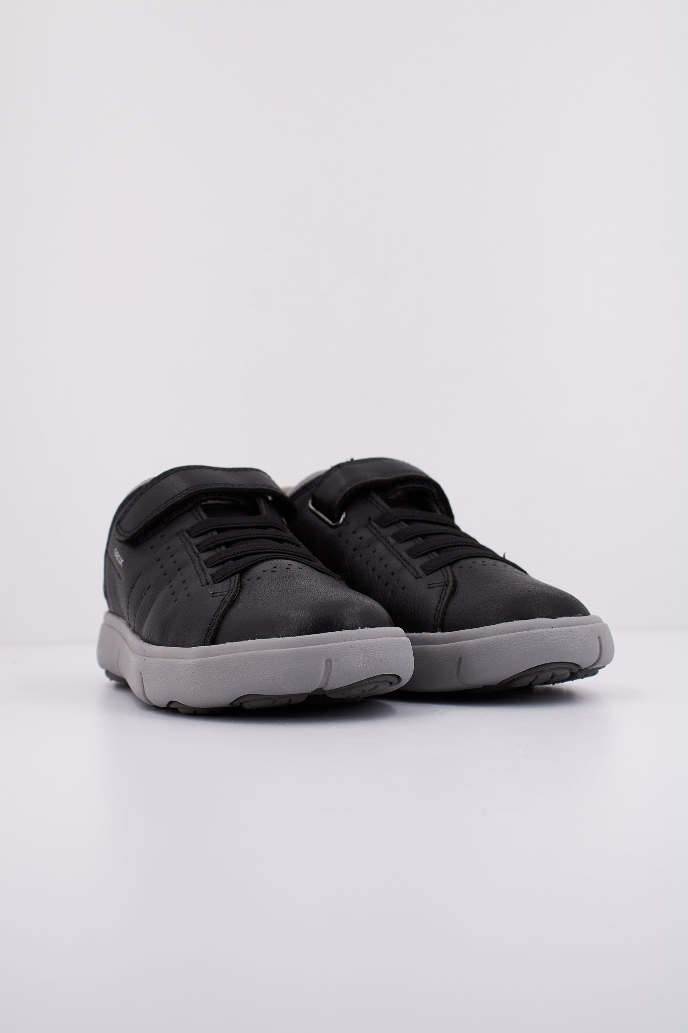 GEOX  J NEBCUP BOY en color C  (2)
