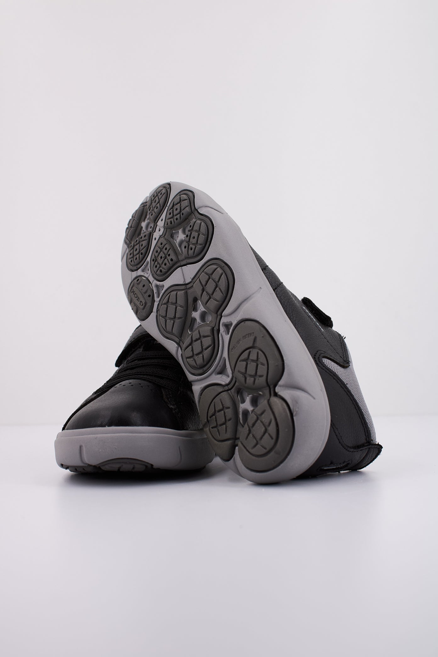 GEOX  J NEBCUP BOY en color C  (5)