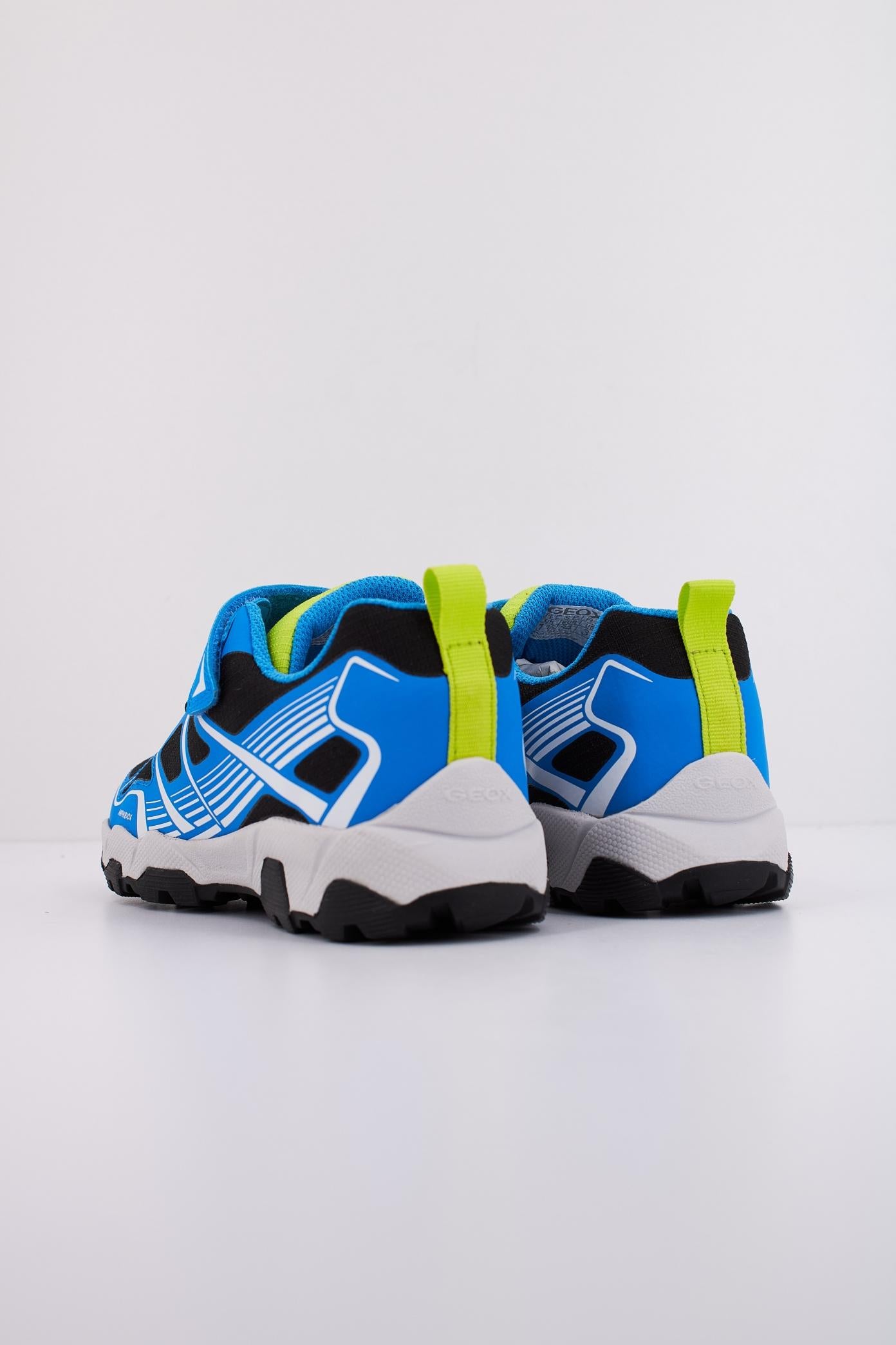 GEOX J MAGNETAR BOY B ABX en color C  (4)