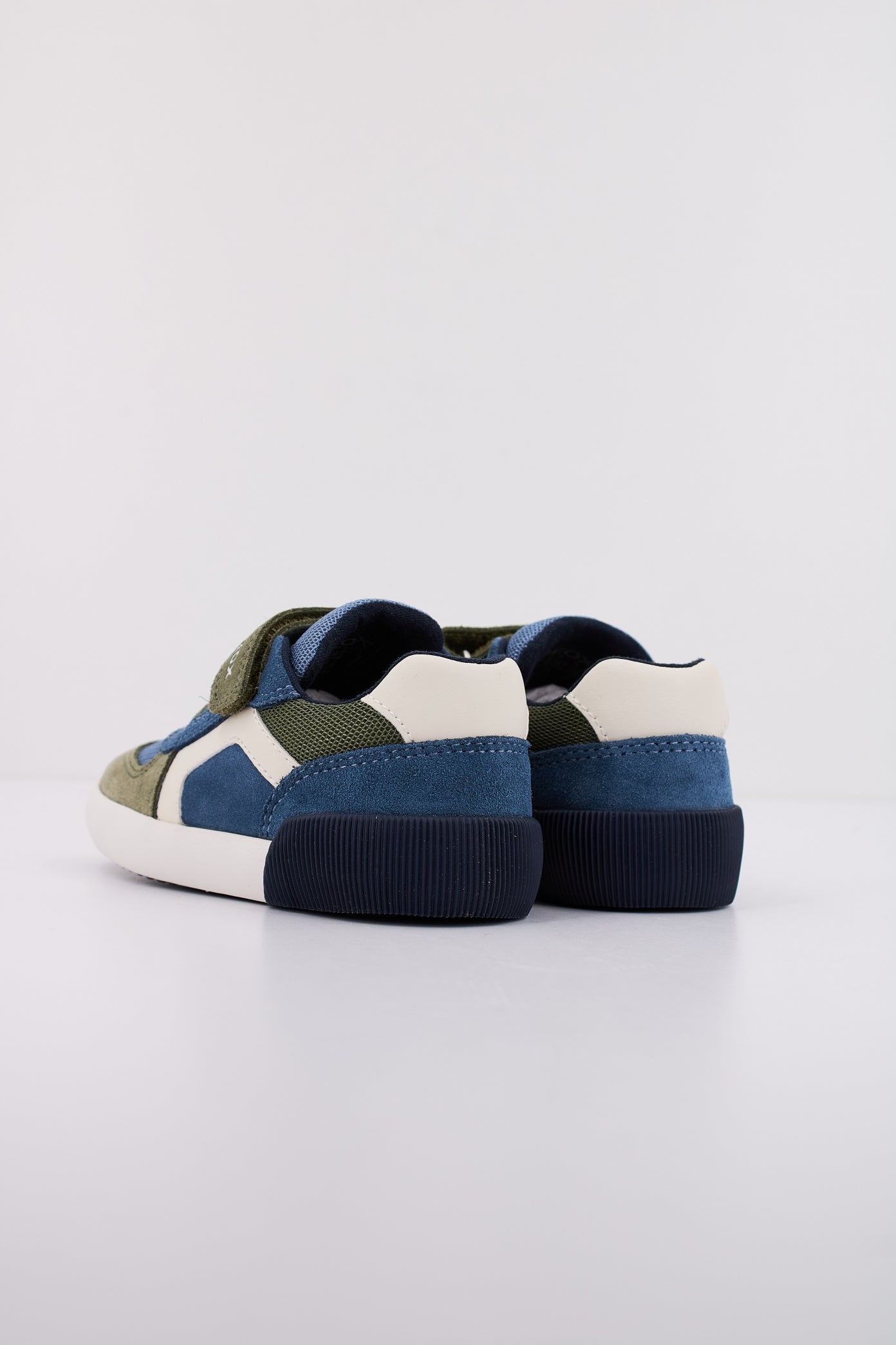 GEOX B GISLI BOY en color CFB  (4)