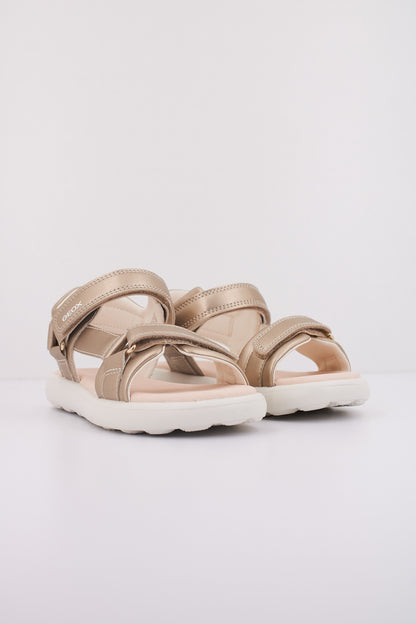 GEOX J SANDAL PUFFYPOP GI en color C  (2)