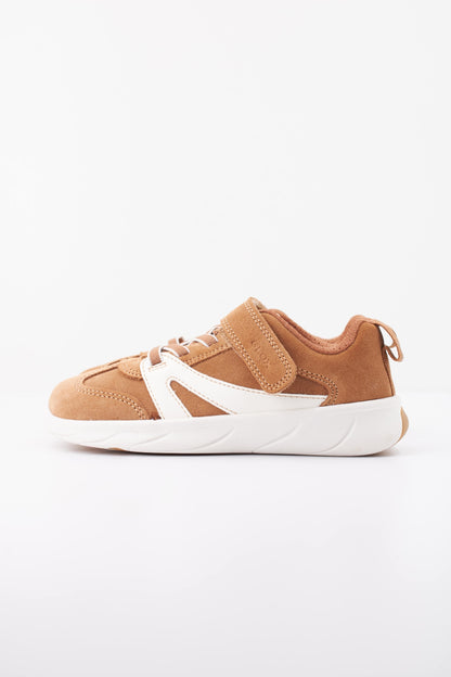 GEOX JPDA BC J FOOT en color CGZ  (1)