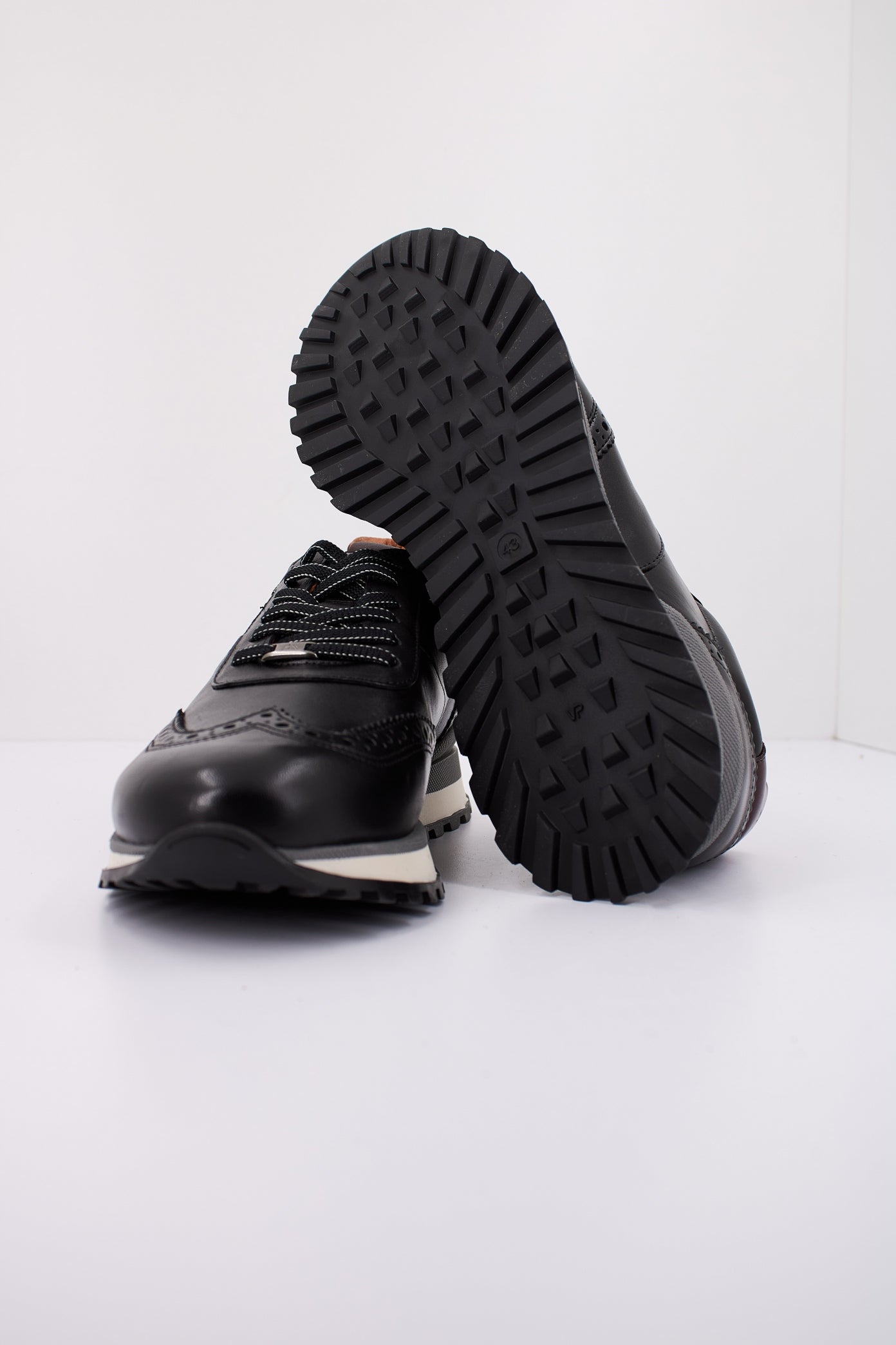 AMBITIOUS  AM  en color BLACK  (5)
