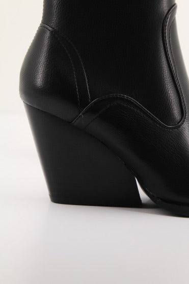 NOA HARMON POLO en color NEGRO  (3)