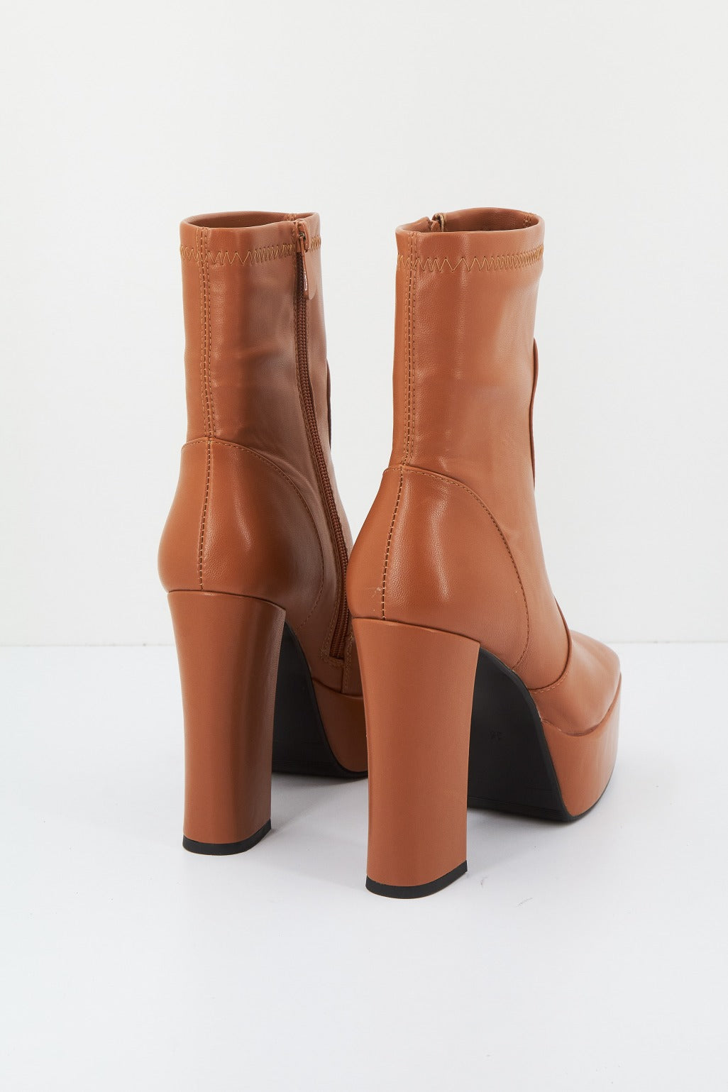 NOA HARMON N  en color CUERO  (3)