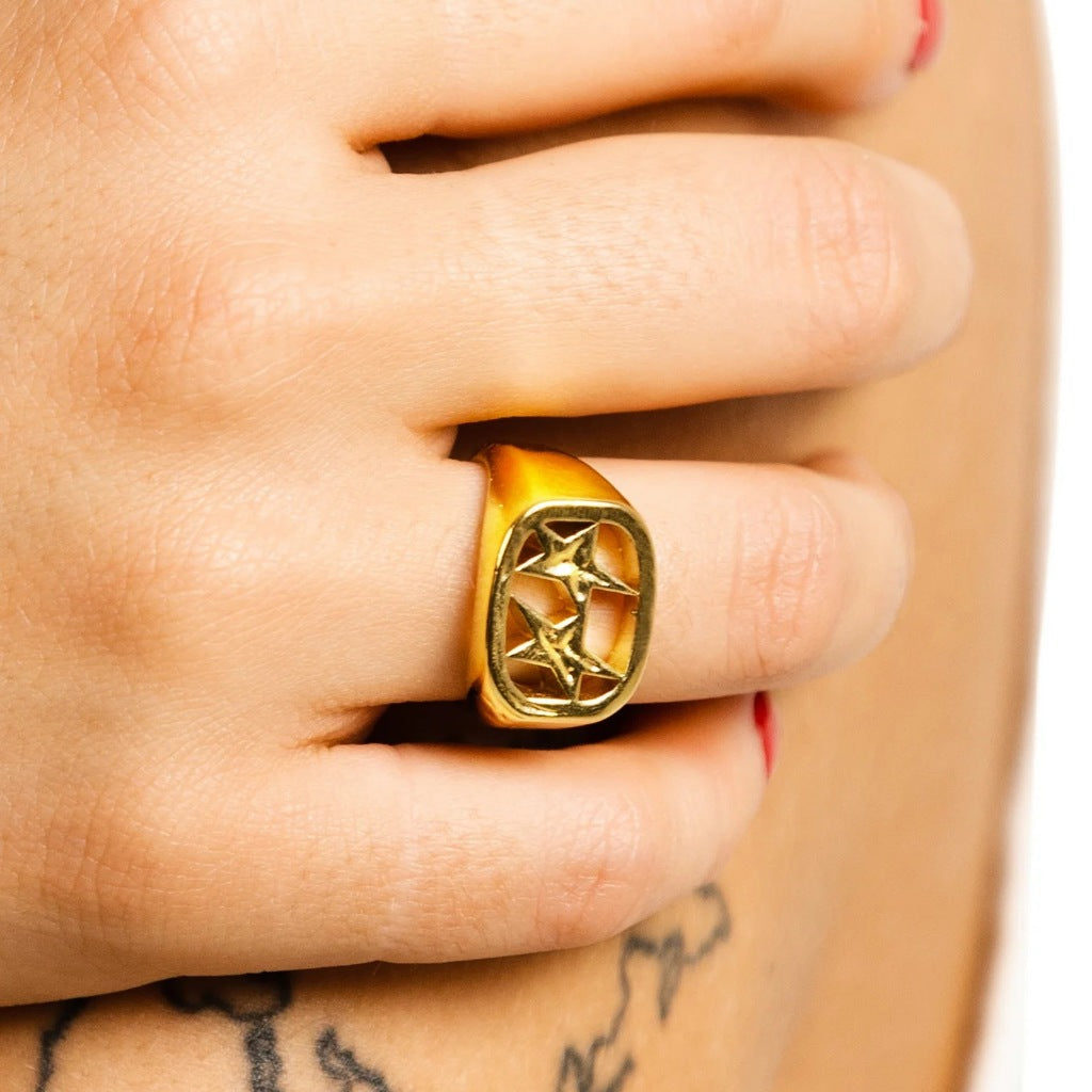 TWOJEYS FRAMED RING en color ORO  (7)