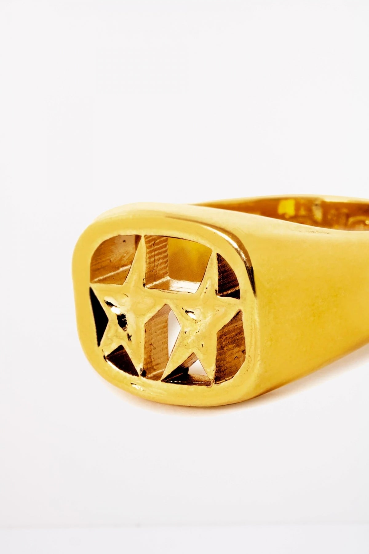 TWOJEYS FRAMED RING en color ORO  (2)