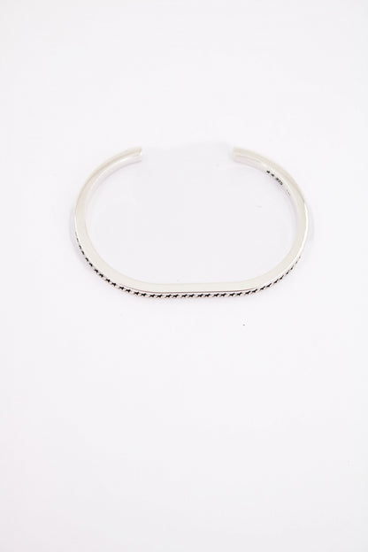 TWOJEYS  ICON MONOGRAM BANGL en color PLATA  (2)