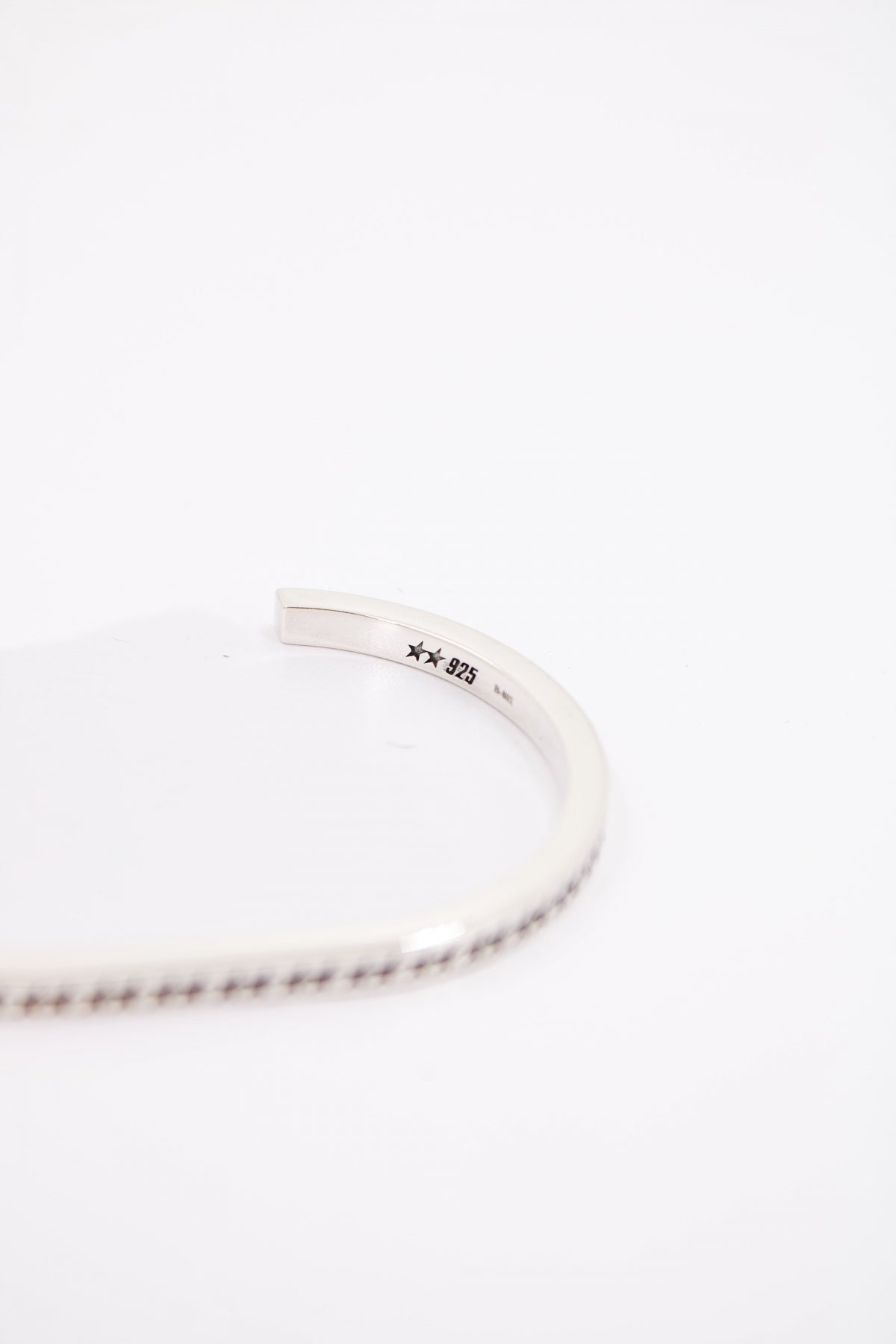 TWOJEYS  ICON MONOGRAM BANGL en color PLATA  (3)