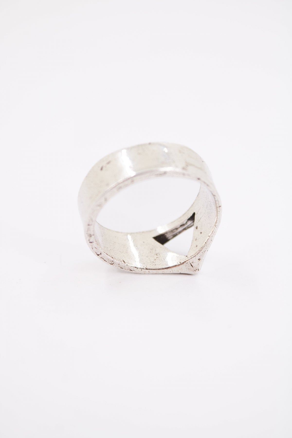 TWOJEYS TRIANGLE RING en color PLATA  (3)
