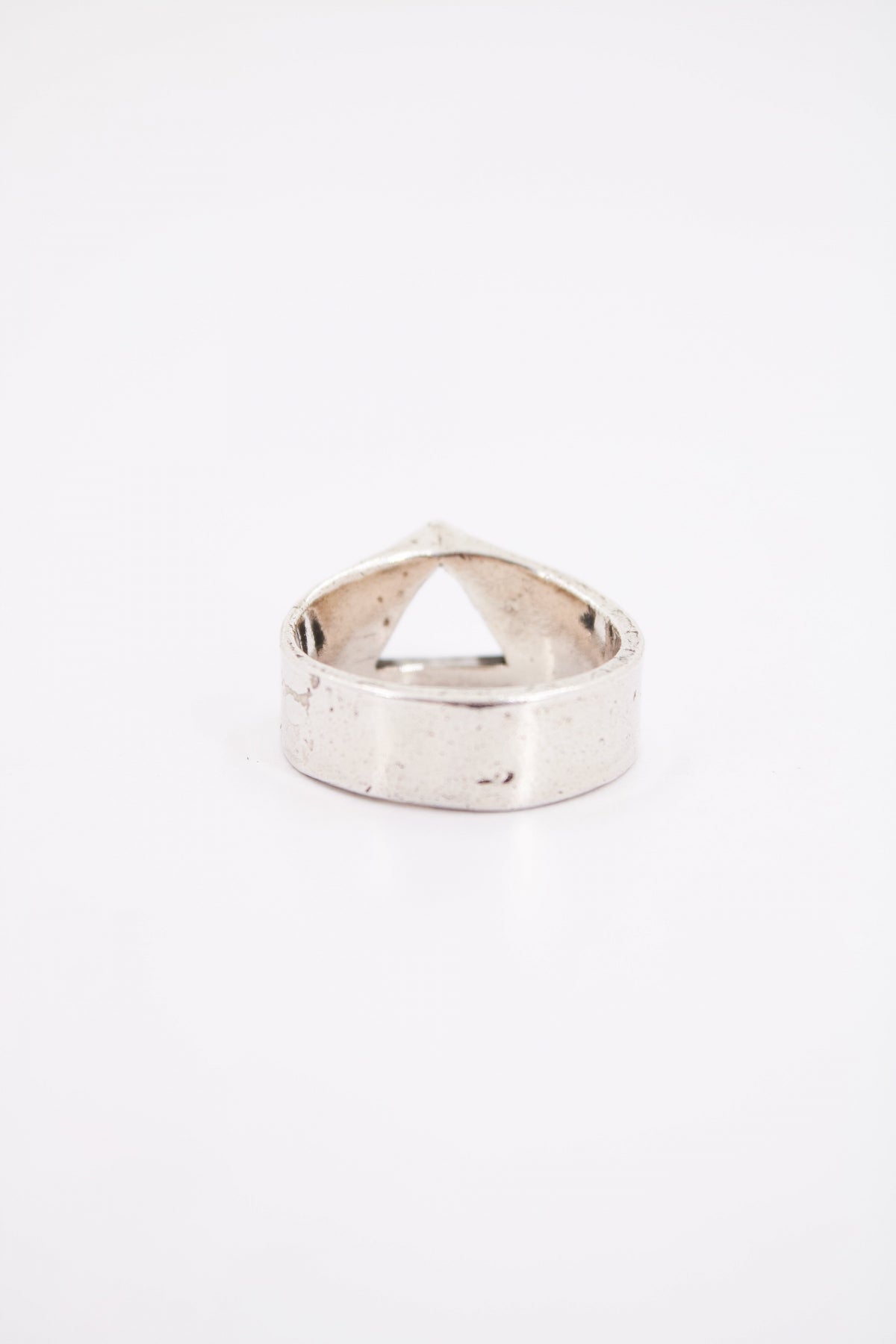 TWOJEYS TRIANGLE RING en color PLATA  (4)