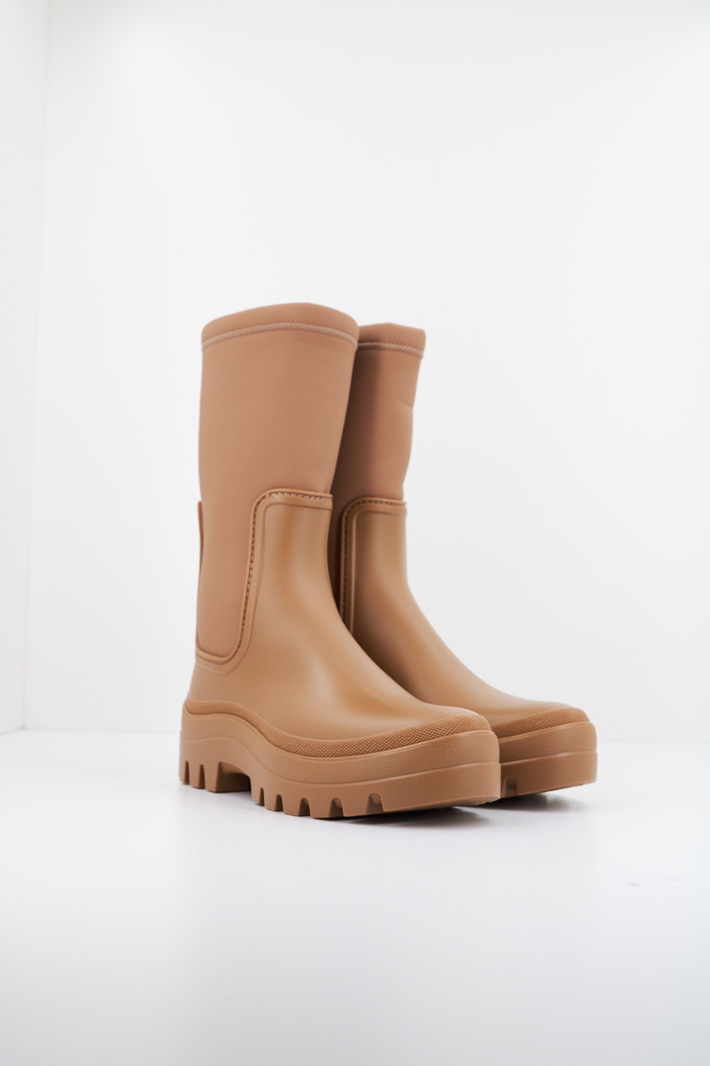 IGOR OUL ENGOMADO en color CUERO  (2)