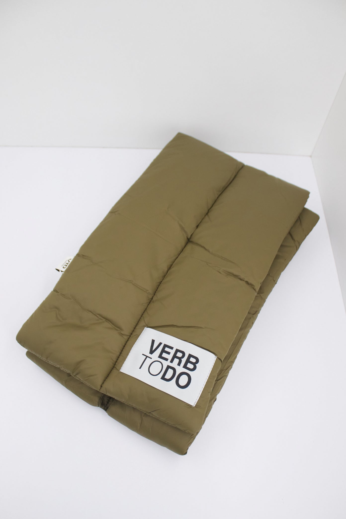 VERB TO DO PUFFER SCARF en color GREEN  (2)