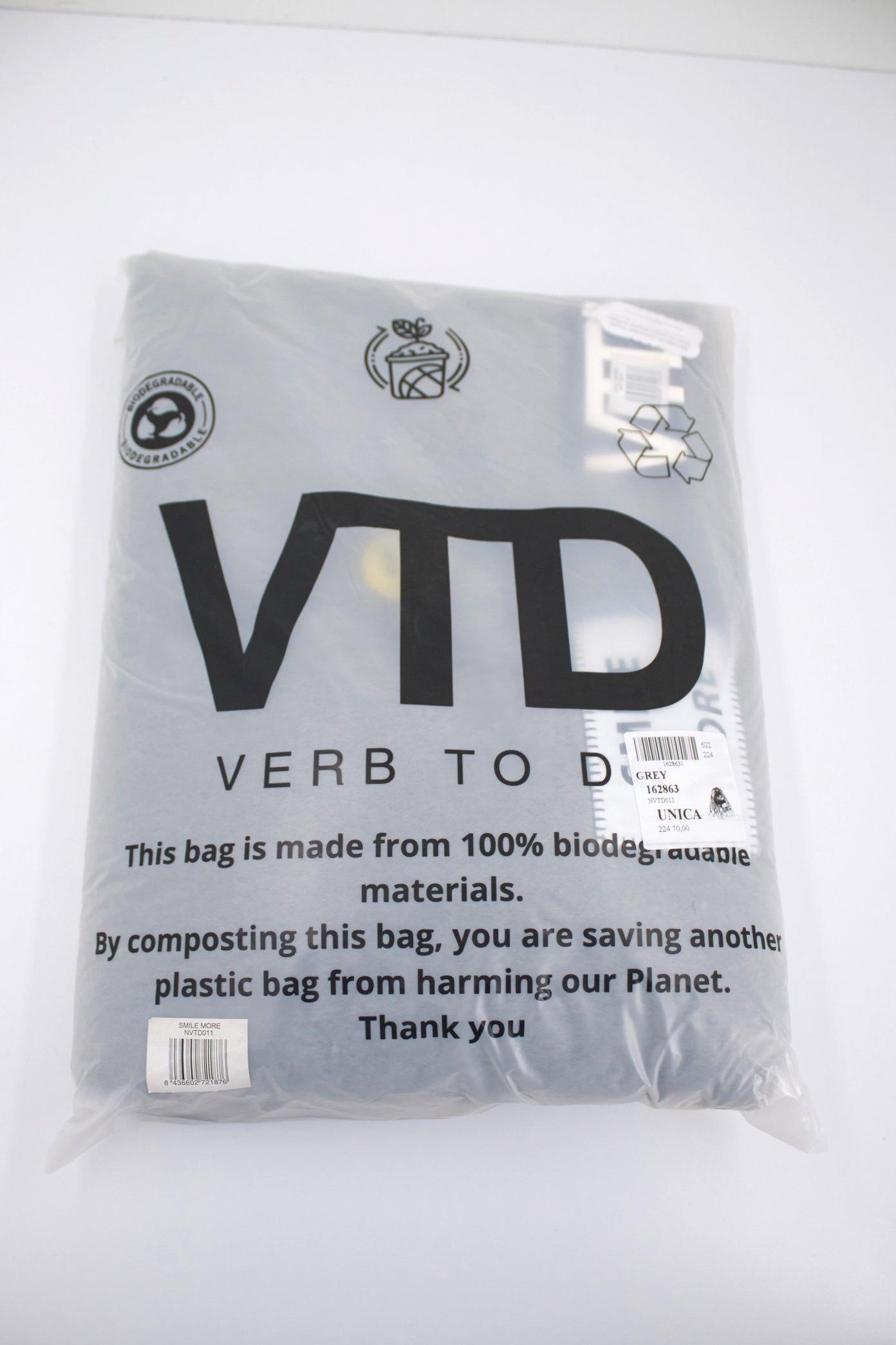 VERB TO DO SMILE MORE en color GREY  (4)