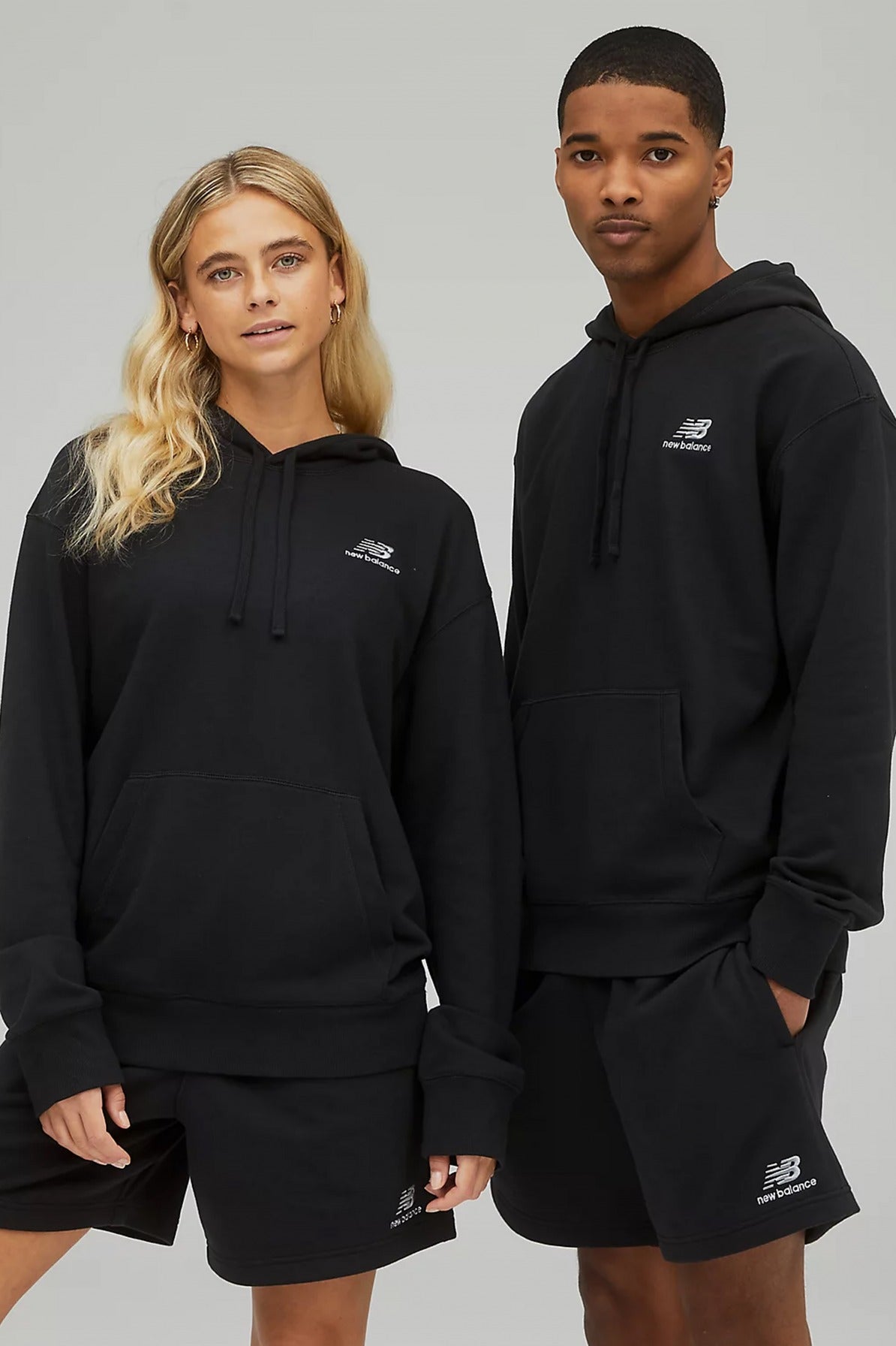 NEW BALANCE TERRY HOODIE en color BK  (4)